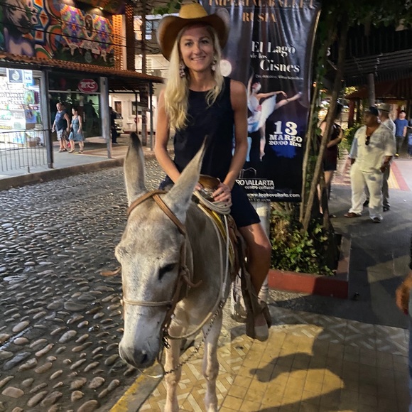 Meet your Posher, Katie - Picture 2 of 4